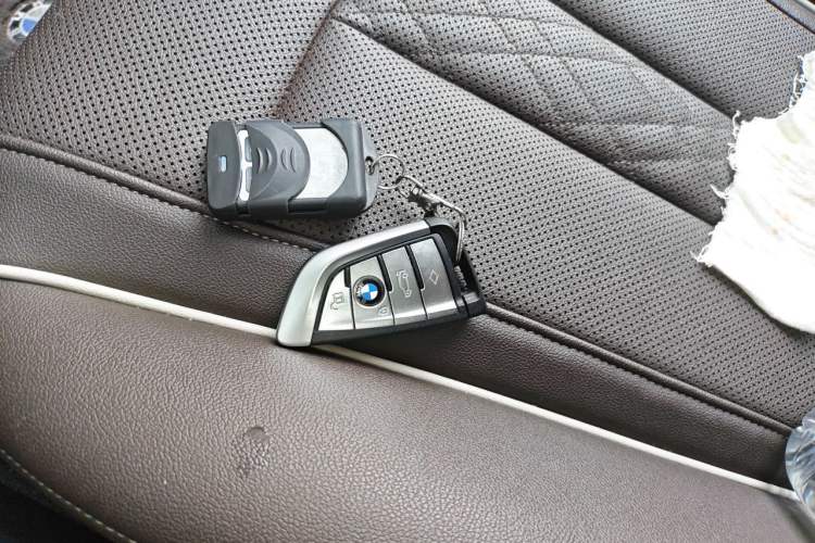 Used BMW 5 Series 2022 Updated 530Li Leading Edition Luxury Package Vehicle Key