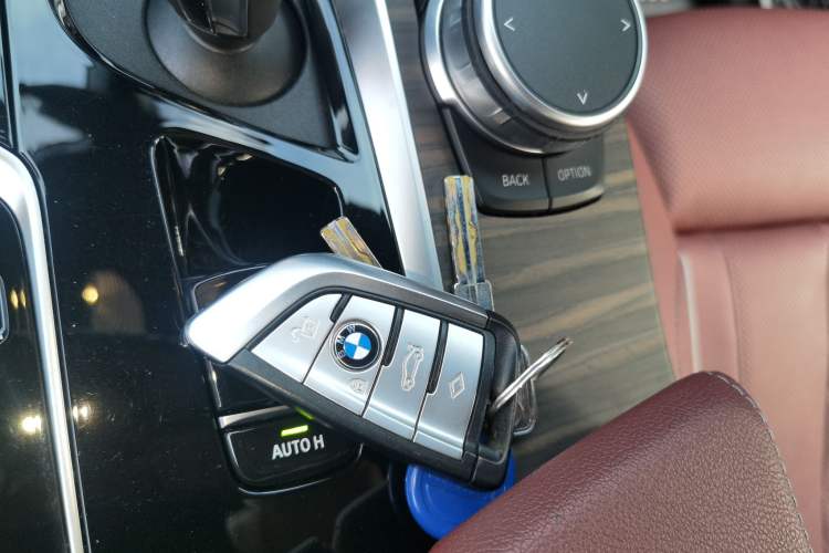 Used BMW 5 Series 2022 Second Facelift 530Li Luxury Version M Sport Package Vehicle Key