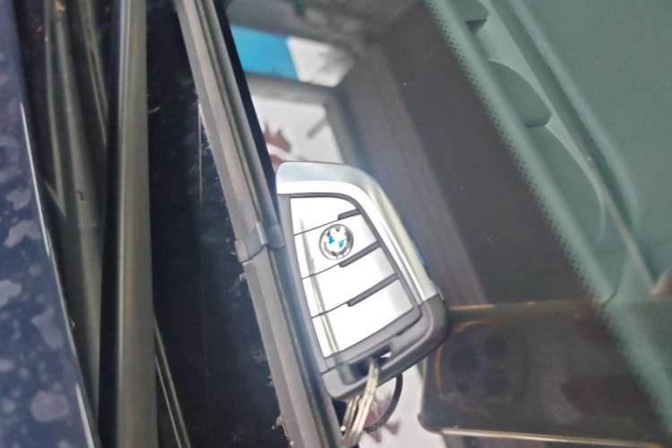 Used BMW 5 Series 2022 Restyled 525Li M Sport Package Vehicle Key