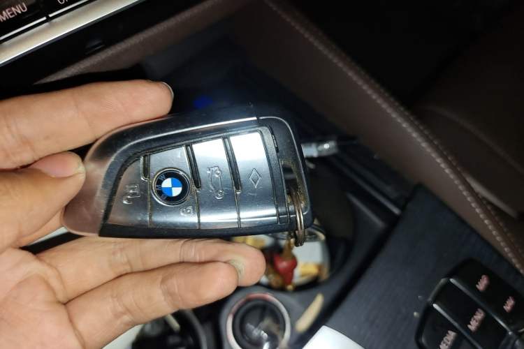 Used BMW 5 Series 2022 Restyled 530Li Leading Edition M Sport Package Vehicle Key