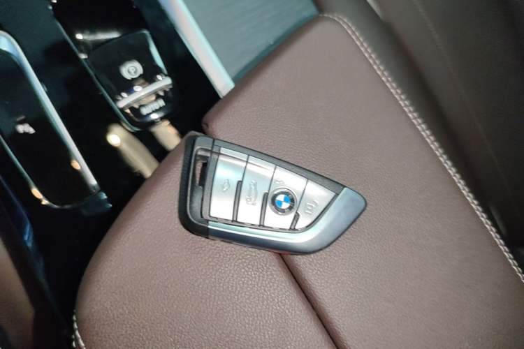 Used BMW 5 Series 2022 Second Facelift 530Li Leading Edition M Sport Package Vehicle Key