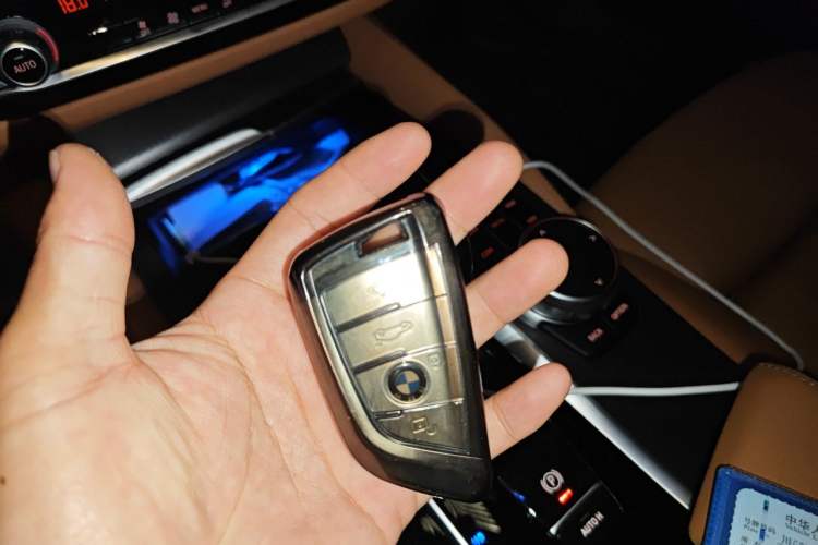 Used BMW 5 Series 2022 Second Facelift 525i M Sport Package Vehicle Key