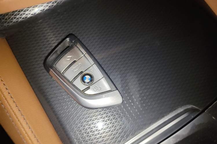 Used BMW 5 Series 2022 Second Facelift 525i M Sport Package Vehicle Key