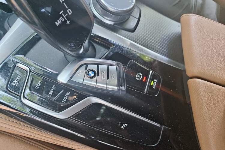 Used BMW 5 Series 2022 525i M Sport Package Vehicle Key