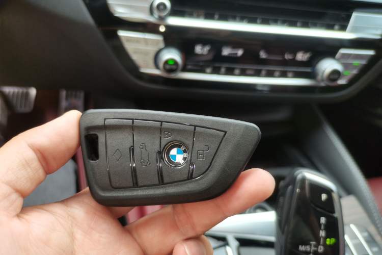 Used BMW 5 Series 2022 Updated 530Li Leading Edition Luxury Package Vehicle Key