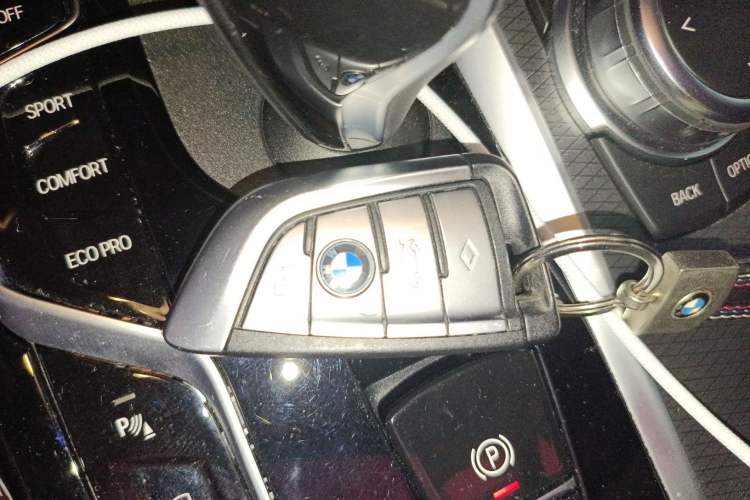 Used BMW 5 Series 2022 Restyled 540i Luxury Edition M Sport Package Vehicle Key