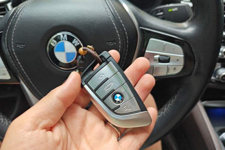 Used BMW 5 Series 2022 Restyled 525Li M Sport Package Vehicle Key