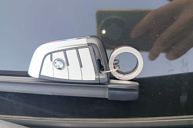 Used BMW 5 Series 2022 Restyled 530Li Leading Edition M Sport Package Vehicle Key