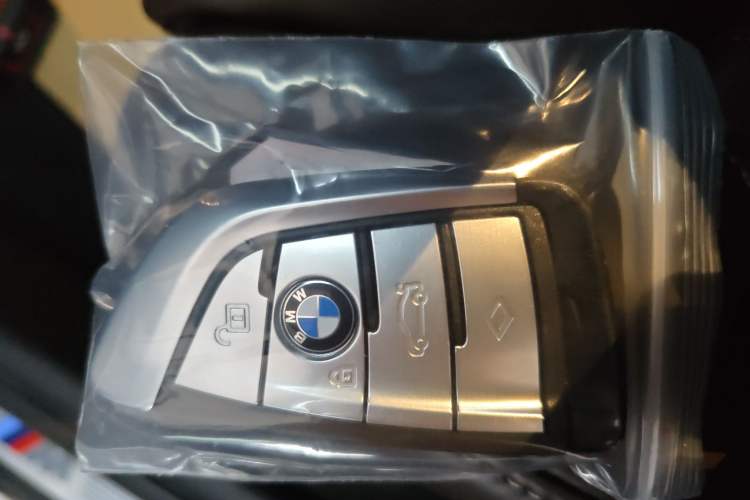 Used BMW 5 Series 2022 Restyled 540i Luxury Edition M Sport Package Vehicle Key