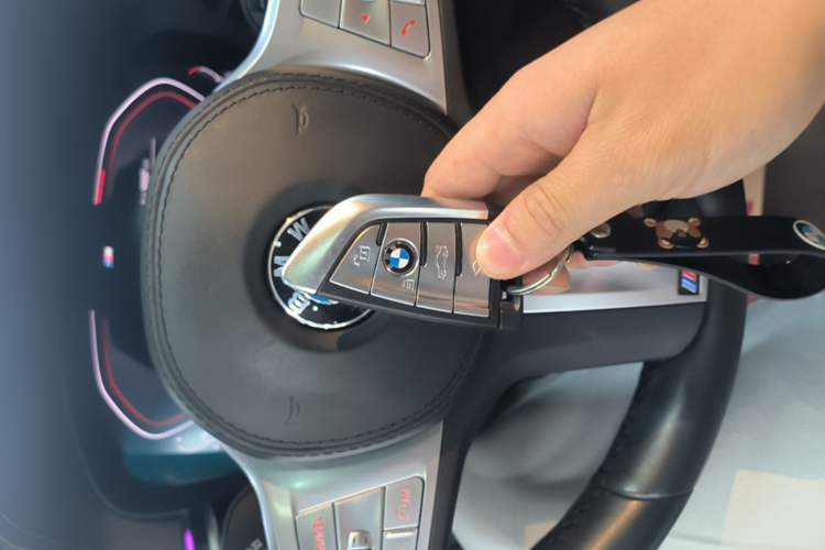 Used BMW 5 Series 2022 Second Facelift 525Li M Sport Package Vehicle Key