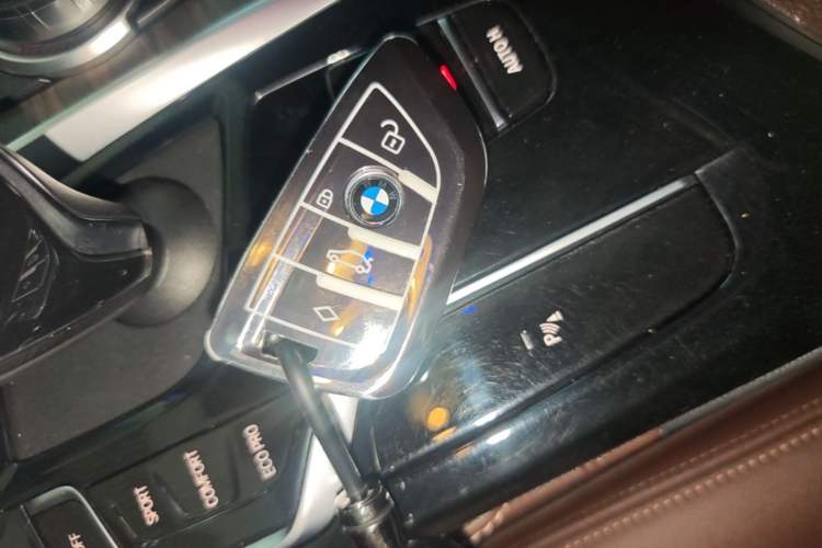 Used BMW 5 Series 2022 Updated 530Li Leading Edition Luxury Package Vehicle Key