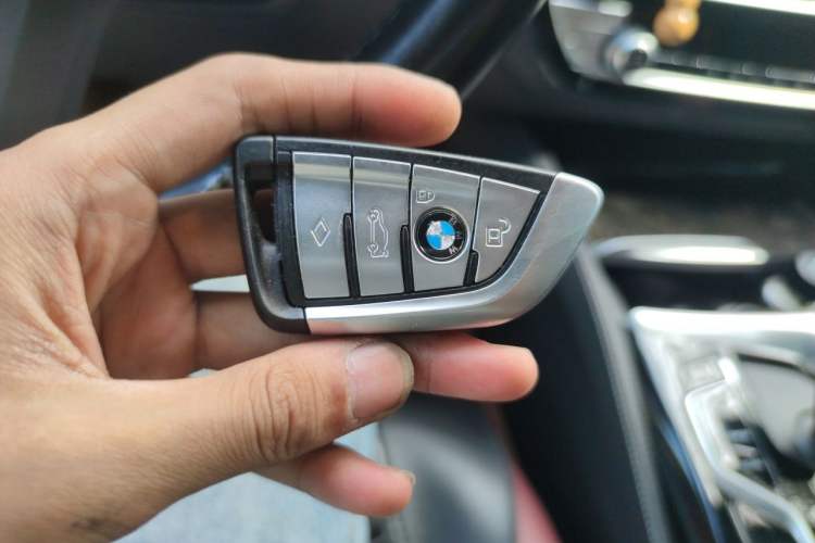 Used BMW 5 Series 2022 Restyled 525Li M Sport Package Vehicle Key