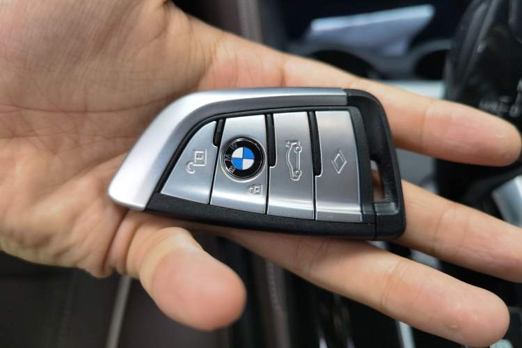 Used BMW 5 Series 2022 Restyled 525Li M Sport Package Vehicle Key