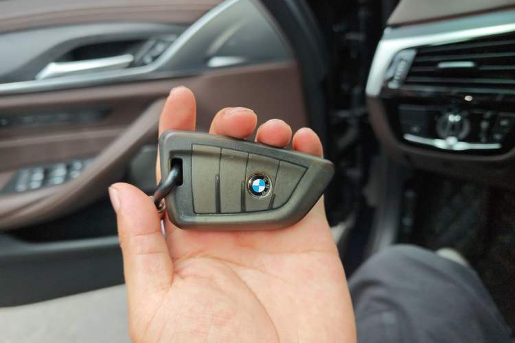 Used BMW 5 Series 2022 530Li Luxury Edition M Sport Package Vehicle Key