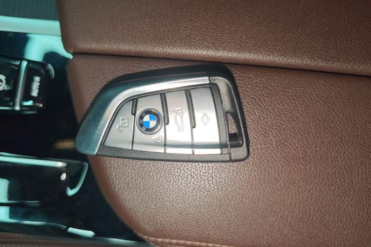 Used BMW 5 Series 2022 530Li Executive M Sport Package Vehicle Key