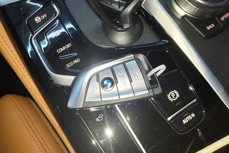 Used BMW 5 Series 2022 Restyled 540i Luxury Edition M Sport Package Vehicle Key
