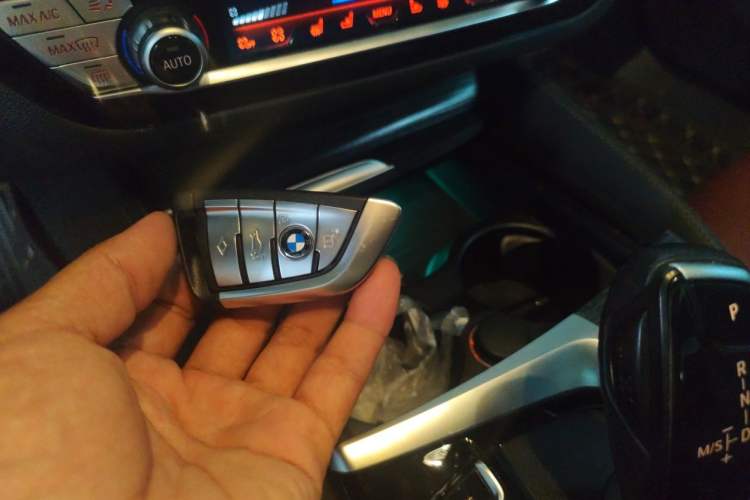 Used BMW 5 Series 2022 Second Facelift 530Li Luxury Version M Sport Package Vehicle Key