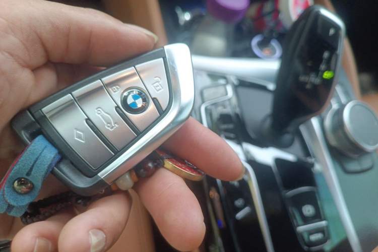 Used BMW 5 Series 2022 Restyled 540i Luxury Edition M Sport Package Vehicle Key