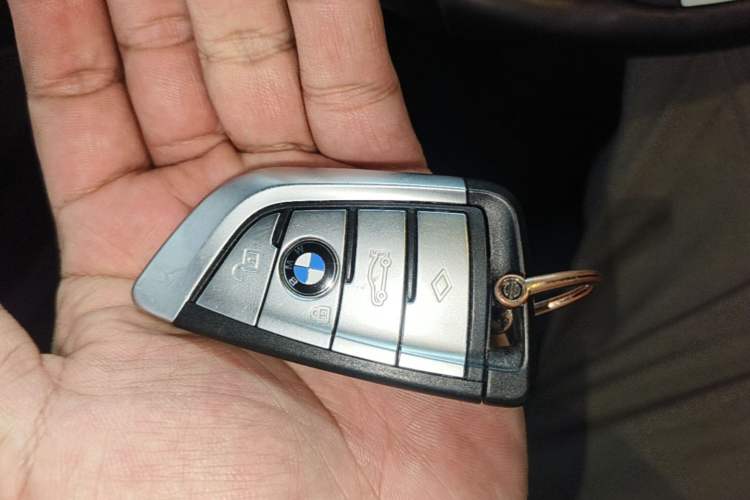 Used BMW 5 Series 2022 Restyled 540i Luxury Edition M Sport Package Vehicle Key