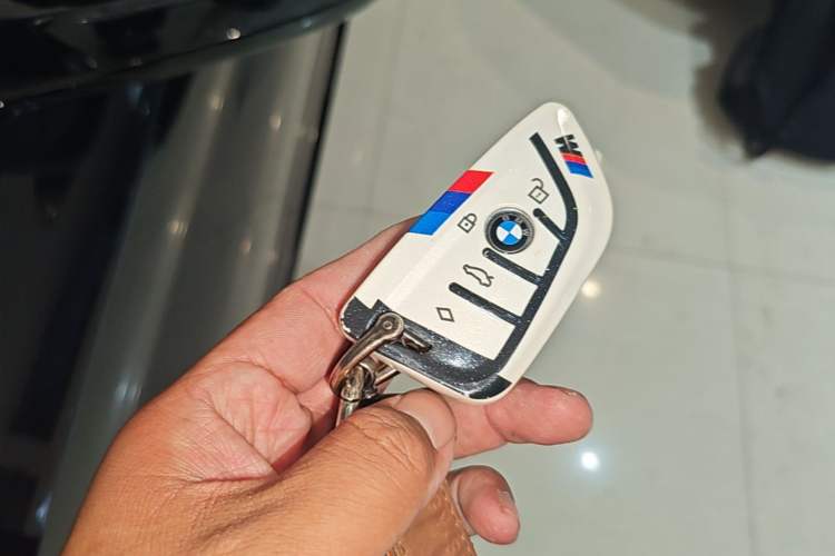 Used BMW 5 Series 2022 Second Facelift 530Li xDrive M Sport Package Vehicle Key