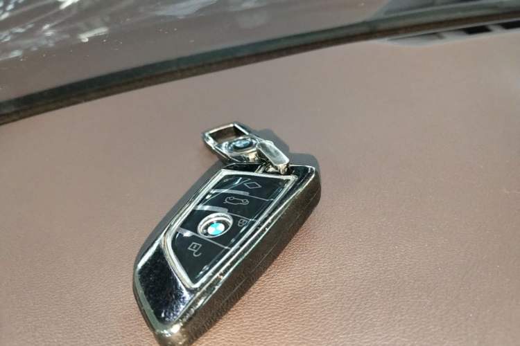 Used BMW 5 Series 2022 Second Facelift 530Li Leading Edition Luxury Package Vehicle Key