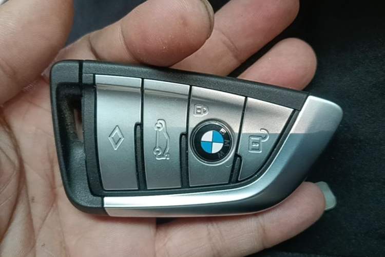 Used BMW 5 Series 2022 Second Facelift 530Li Leading Edition Luxury Package Vehicle Key