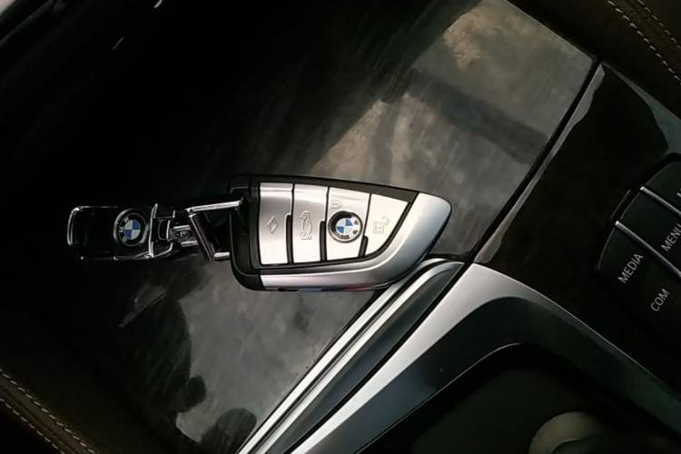 Used BMW 5 Series 2022 Restyled 525Li M Sport Package Vehicle Key
