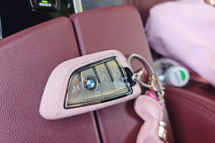 Used BMW 5 Series 2022 Second Facelift 530Li Luxury Version M Sport Package Vehicle Key