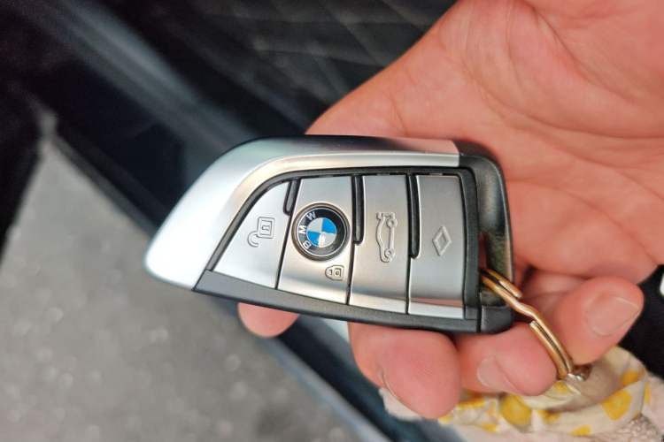 Used BMW 5 Series 2022 Second Facelift 530Li Luxury Version M Sport Package Vehicle Key