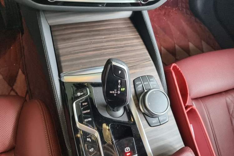 Used BMW 5 Series 2022 Second Facelift 530Li Luxury Version M Sport Package Vehicle Key