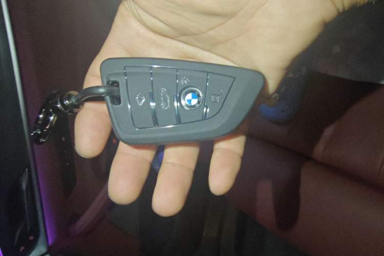 Used BMW 5 Series 2022 Second Facelift 530Li Luxury Version M Sport Package Vehicle Key