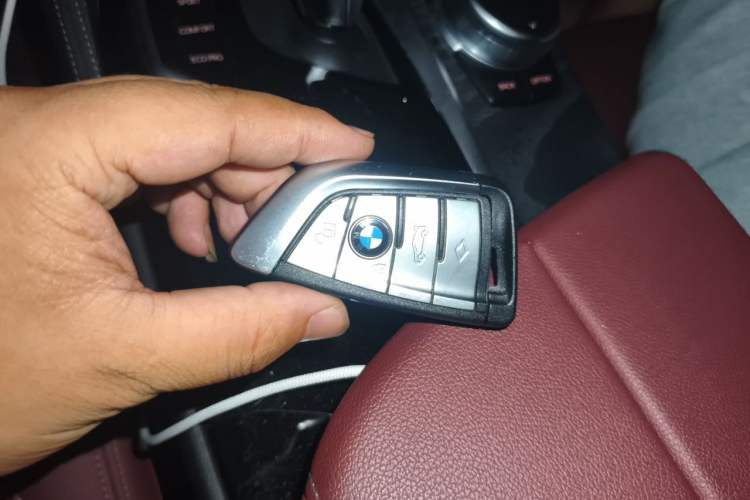 Used BMW 5 Series 2022 Second Facelift 530Li Luxury Version M Sport Package Vehicle Key
