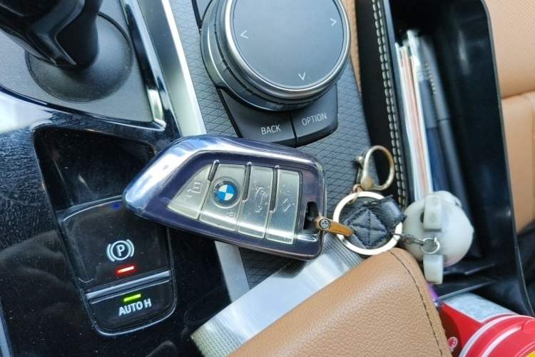 Used BMW 5 Series 2022 Second Facelift 525i M Sport Package Vehicle Key