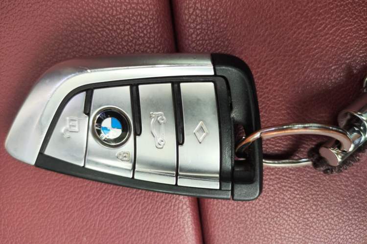 Used BMW 5 Series 2022 Second Facelift 530Li Luxury Version M Sport Package Vehicle Key