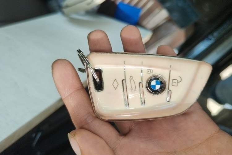 Used BMW 5 Series 2022 Updated 530Li xDrive Luxury Package Vehicle Key