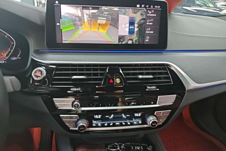 Used BMW 5 Series 2022 530Li Luxury Edition M Sport Package Audio And AC Panel