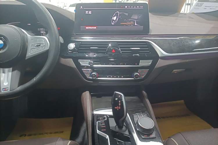 Used BMW 5 Series 2022 Second Facelift 525Li M Sport Package Audio And AC Panel
