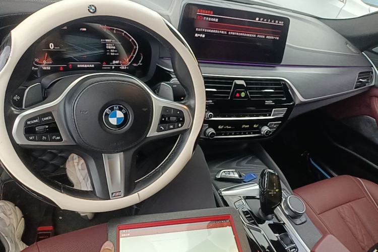 Used BMW 5 Series 2022 Restyled 530Li Leading Edition M Sport Package Center Console