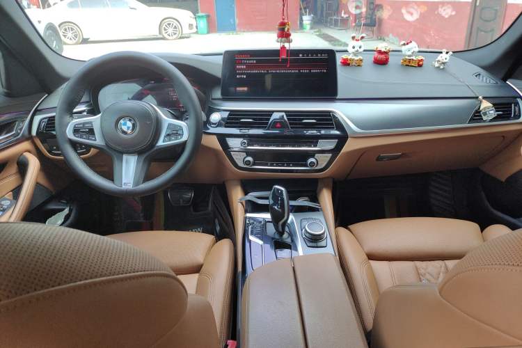 Used BMW 5 Series 2022 525i M Sport Package Center Console