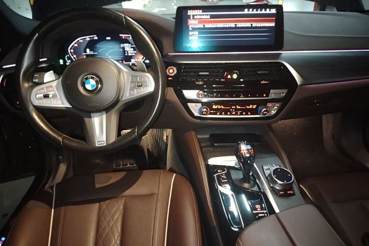 Used BMW 5 Series 2022 Second Facelift 530Li Leading Edition M Sport Package Center Console