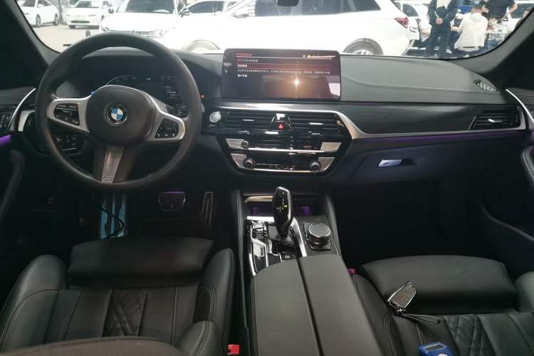 Used BMW 5 Series 2022 Second Facelift 525i M Sport Package Center Console