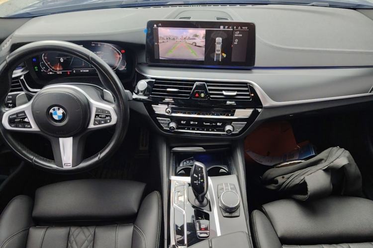 Used BMW 5 Series 2022 Second Facelift 530i M Sport Package Center Console