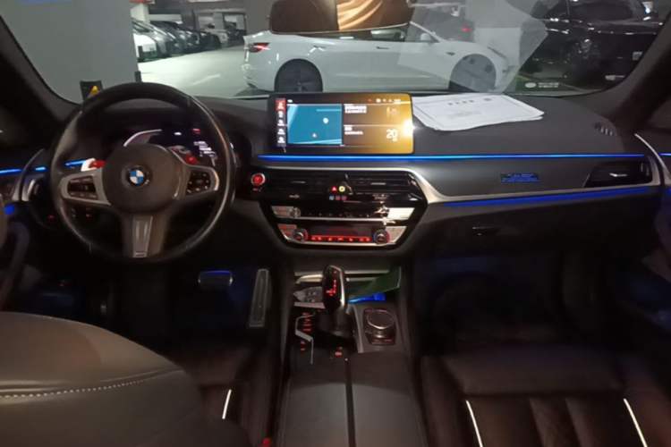 Used BMW 5 Series 2022 Second Facelift 540i Sport Line M Sport Package Center Console