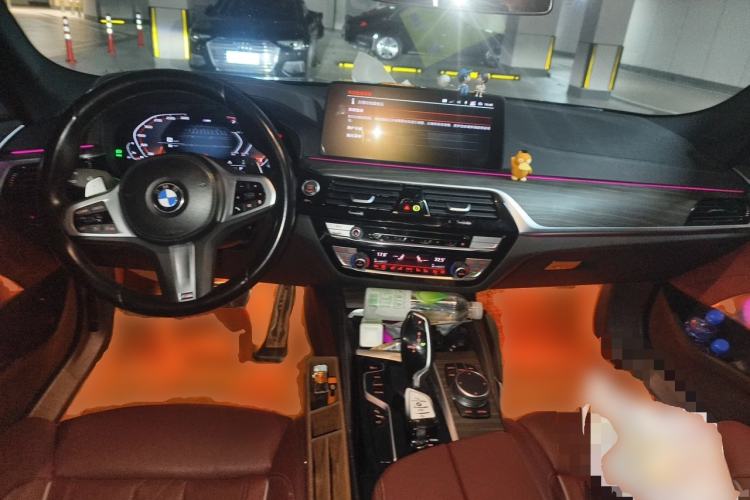 Used BMW 5 Series 2022 Second Facelift 530Li Luxury Version M Sport Package Center Console