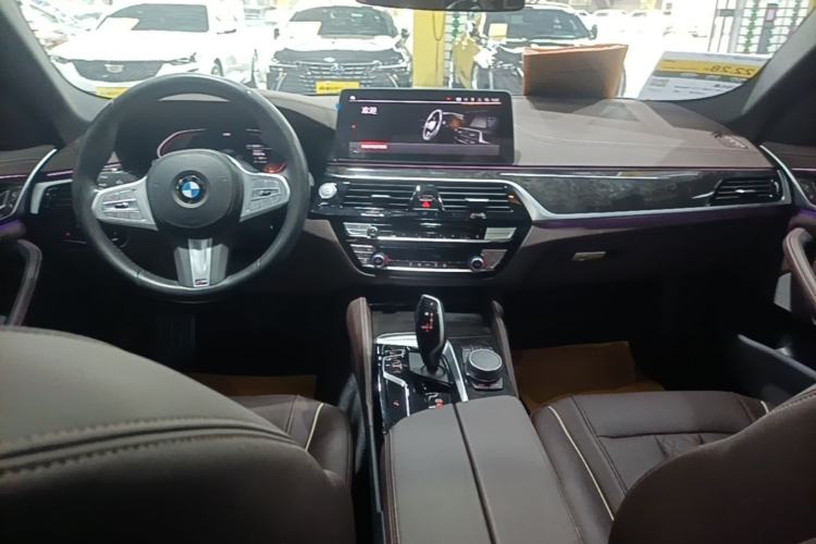 Used BMW 5 Series 2022 Second Facelift 525Li M Sport Package Center Console