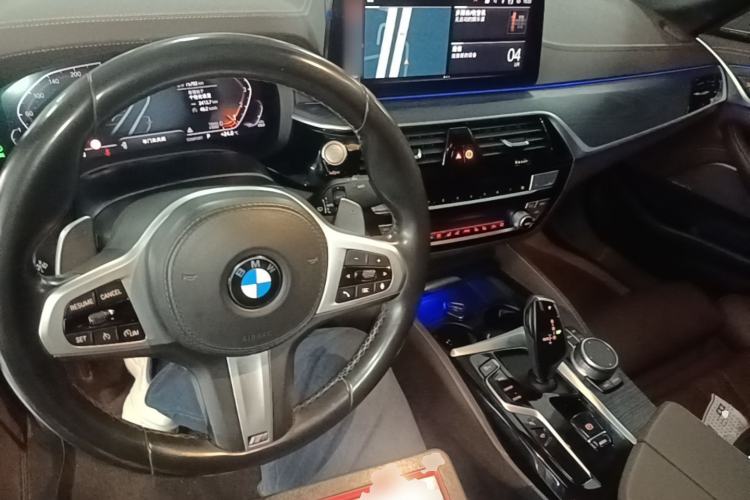 Used BMW 5 Series 2022 Restyled 530Li Luxury Edition M Sport Package Center Console