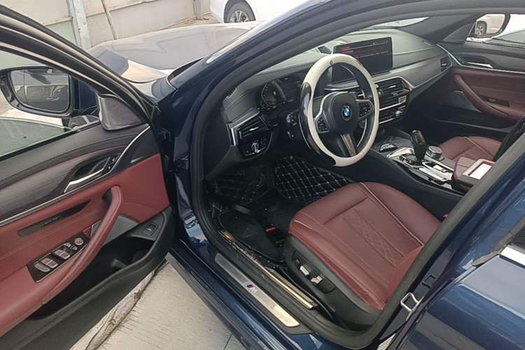 Used BMW 5 Series 2022 Restyled 530Li Leading Edition M Sport Package Driver Seat