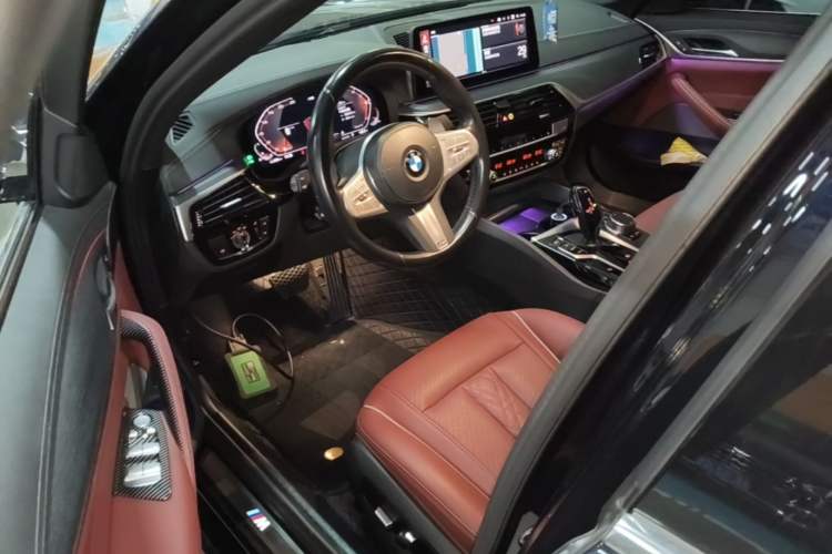 Used BMW 5 Series 2022 Restyled 530Li Leading Edition M Sport Package Driver Seat