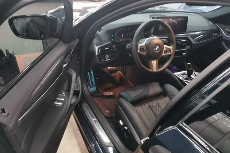 Used BMW 5 Series 2022 Second Facelift 525i M Sport Package Driver Seat