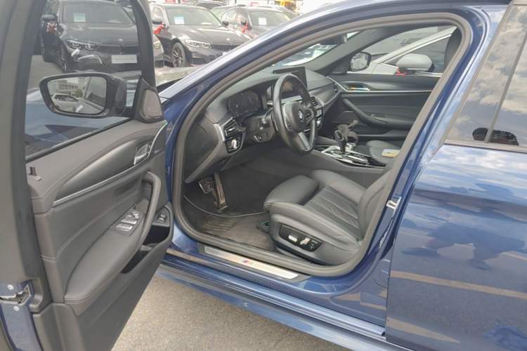 Used BMW 5 Series 2022 Second Facelift 530i M Sport Package Driver Seat